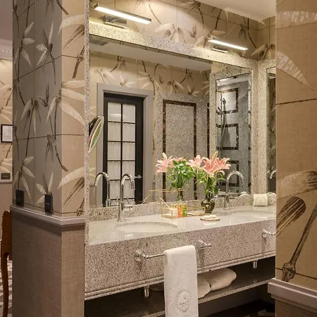 Relais & Chateaux Heritage Hotel Madrid Exterior photo Bathroom